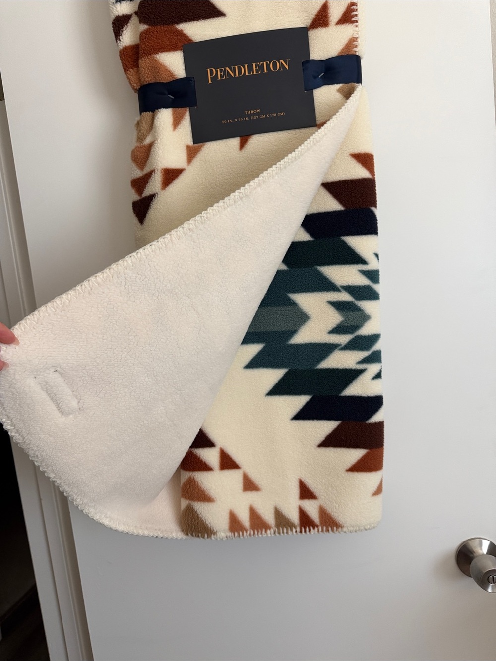 Pendleton Fleece Throw Blanket - Picture 5 of 5